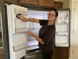 KS cleaning a kitchen - kitchen cleaning service